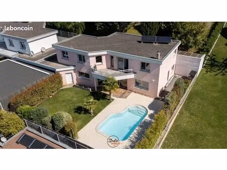 maison 8 pièces 210 m²