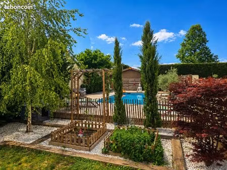 ? maison 4 chambres – piscine - calme absolu