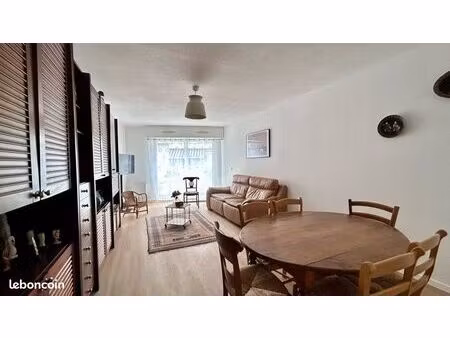 arcachon hyper centre - t3 traversant 73 m²  parking  cave  2 balcons