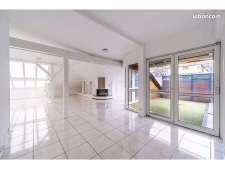 appartement 7 pièces 228 m²