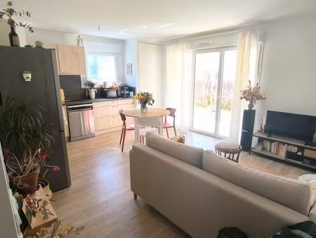location t3 meuble nay