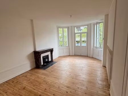 t4 entièrement rénové de 111 m² avec terrasse plein sud
