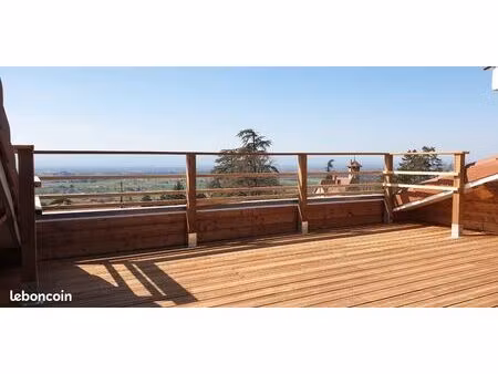 très calme avec terrasse tropézienne vue incroyable