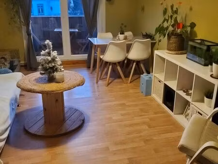 f2 lumineux avec balcon  ascenseur  garage