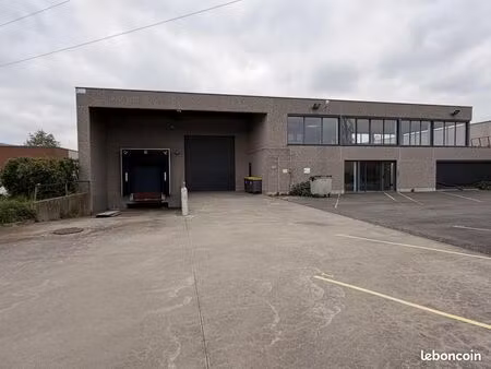 local d'activité 1 150 m²