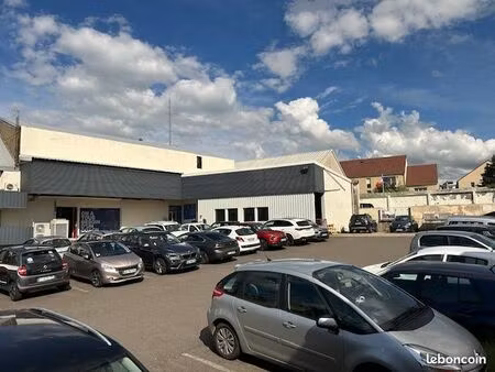local commercial 800m2 centre ville avec parking