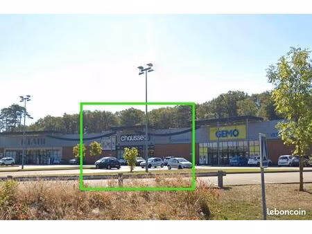 local commercial 900m2
