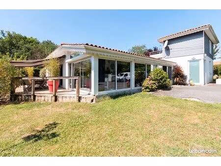 maison 8 pièces 204 m²
