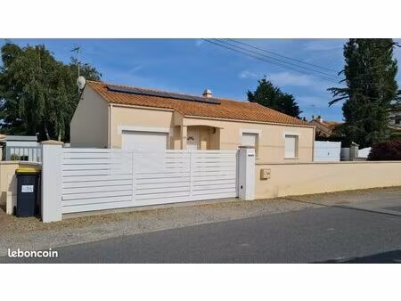 maison avec véranda et garage au cormier