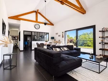 propriété 6 pièces 147 m²