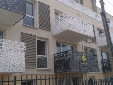 a louer  appartement f3 de 60 m² très lumineux avec balcon  double parking sous sol  résid