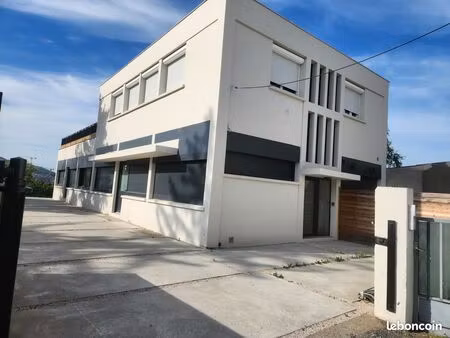 bel appartement t4 100m² entièrement rénové + 100 m² terrasse avec vue cfd & chaine des pu