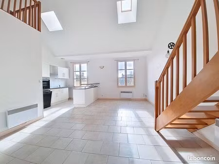 a louer - appartement t3/4 - 82m² - malicorne sur sarthe