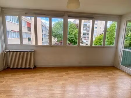 f3 clémenceau proche hôpital