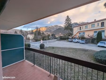 appartement t2/t3 rénové  vue montagnes  terrasse et cave■chauffage électrique.■menuiserie