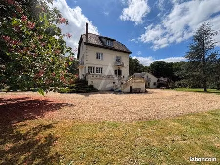 maison 8 pièces 246 m²
