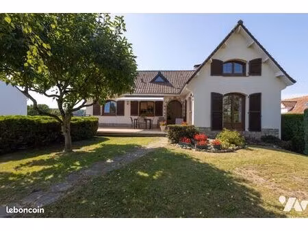 maison 4 pièces 150 m²