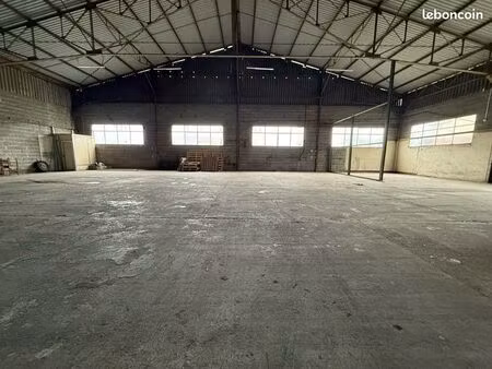 location 100/200/300 m2 entrepôt