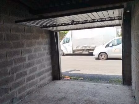 loue garage afenain. 59179