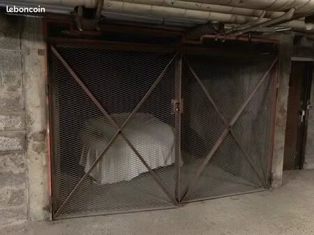 double garage fermé en sous-sol sécurisé lille-centre