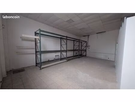 local / dépôt / box de 76 m2 dans petite zone artisanale à la limite de mulhouse/kingershe