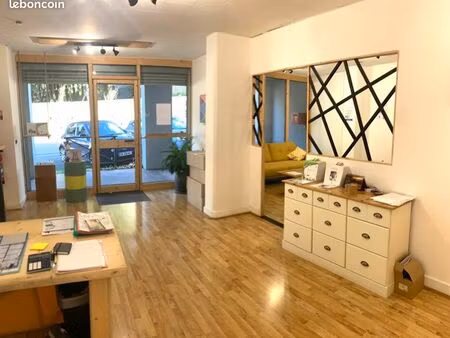 local de 60m2 avec grande vitrine
