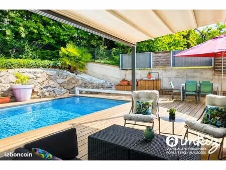 maison atypique  luminosité + piscine