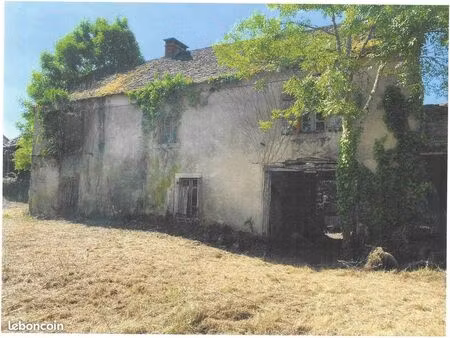 maison à rénover plus deux hangars sur 7000 m2 de terrain à mirandol bourgougnac