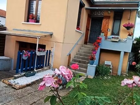 maison indépendante quartier calme à sainte florine