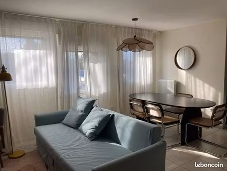 location studio meublé