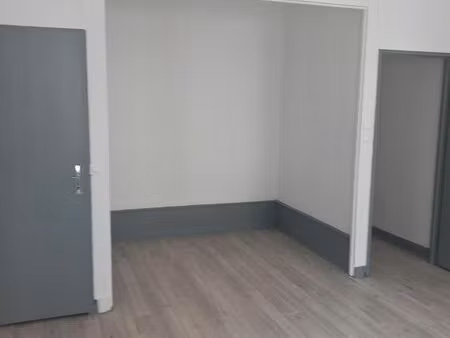 f2 50 m2 centre ville 1er étage