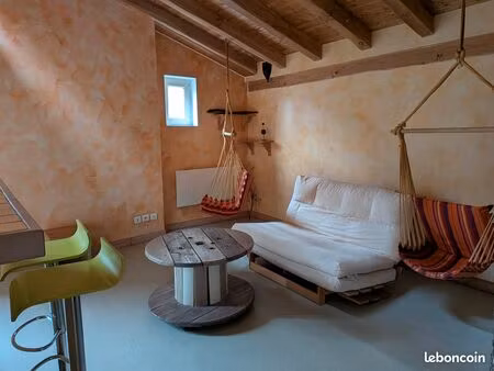 grand studio mezzanine meublé et équipé