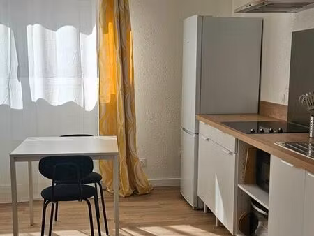 location studio meublé