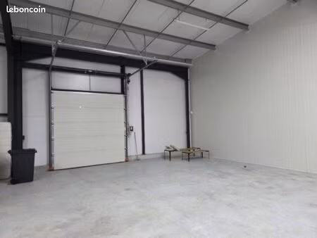 hangar  local  entrepot  box  garage  stockage