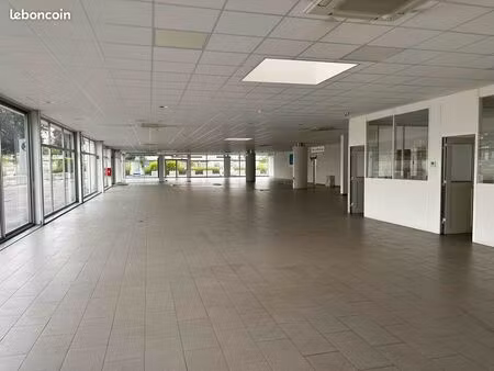 local commercial 2 466 m²