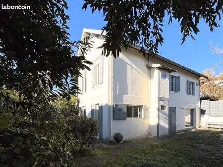 maison 9 pièces 187 m²