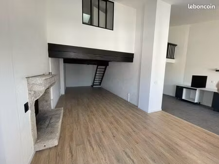 maison 2 ch/ cour / garage