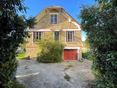 ? maison meulière de caractère à rénover sur beau terrain