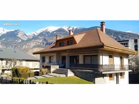 maison 196 m2 comprenant 2 logements