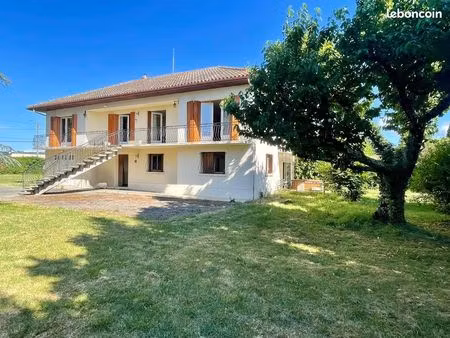 maison trois chambres avec 1965m² de terrain à vic-en-bigorre