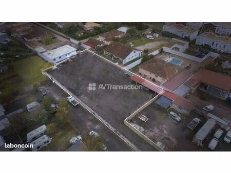 terrain de 1 878 m² à eysines