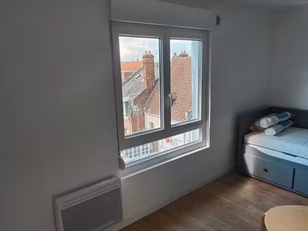 grand studio meublé rénové