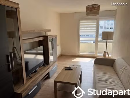 chambre 1 pièce 13 m²