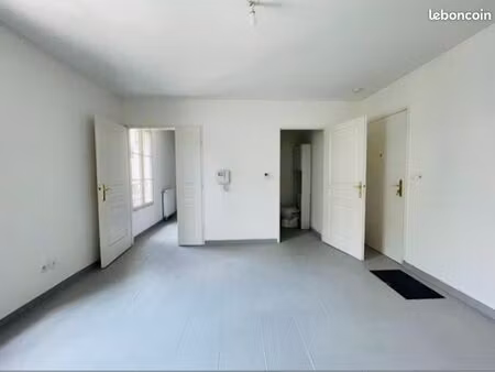 rambouillet – f2 de 43 50 m² – résidence récente de 2013 – proche parc du château et gare 