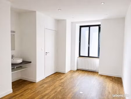 location de bureau professionnel / cabinet / local de 17 m² sur sartilly (50530)