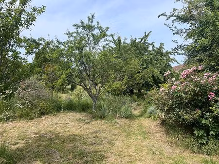 terrain 300 m² montainville