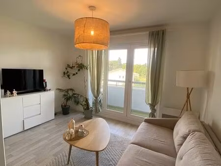 particulier loue studio nue de 22 m2 avec balcon et place de parking  libre au 19 juin