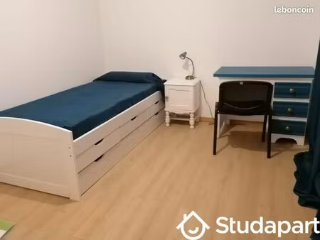 chambre 1 pièce 13 m²