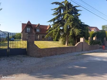 maison individuelle avec terrain et dépendance pour chevaux