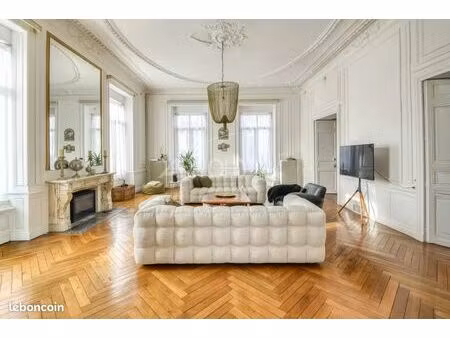 maison 20 pièces 675 m²